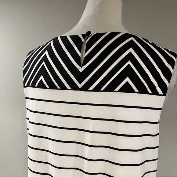 Striped sleeveless Black and White Maxi Dress straight cut - Picture 9 of 14